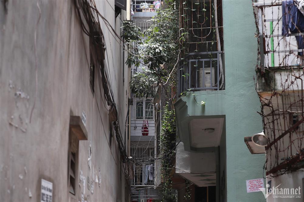 Loạt nhà trọ quây kín thép gai, lồng sắt gần hiện trường vụ cháy 14 người chết-7