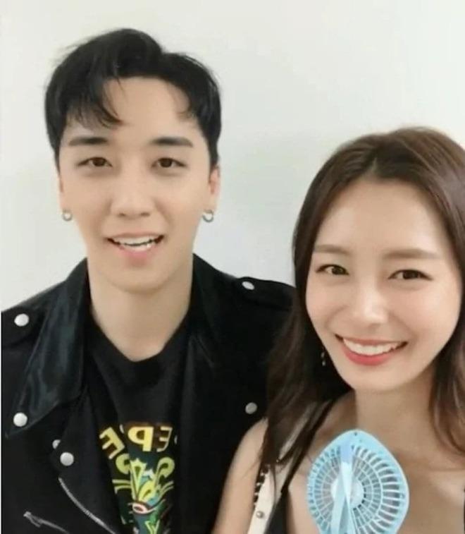 Hot nhất Naver: Bạn gái tin đồn của Jimin (BTS) thực chất là tình cũ Seungri?-1