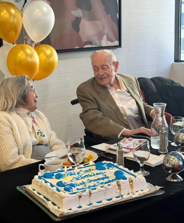 Hai cụ già hơn 100 tuổi kết hôn sau 9 năm hẹn hò-4
