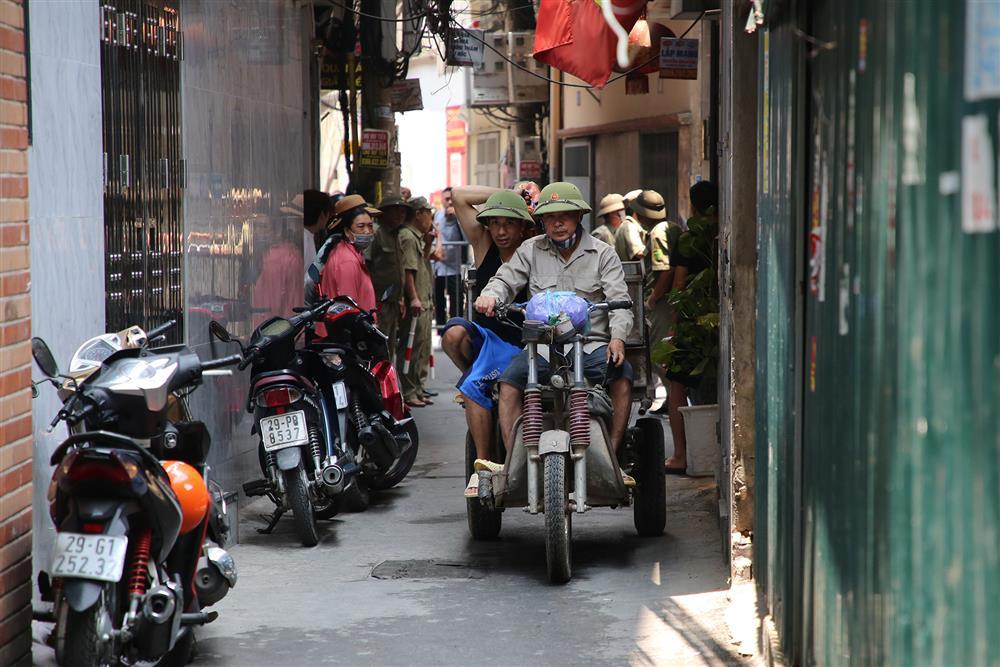 Xe đạp điện để kín tầng 1 ngôi nhà bị cháy ở Trung Kính-9