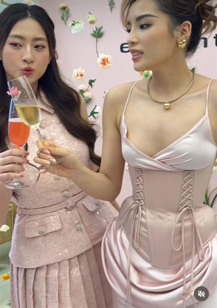 Kỳ Duyên mặc váy xẻ cổ sâu không lo sự cố, khoe dáng thắt đáy lưng ong-3