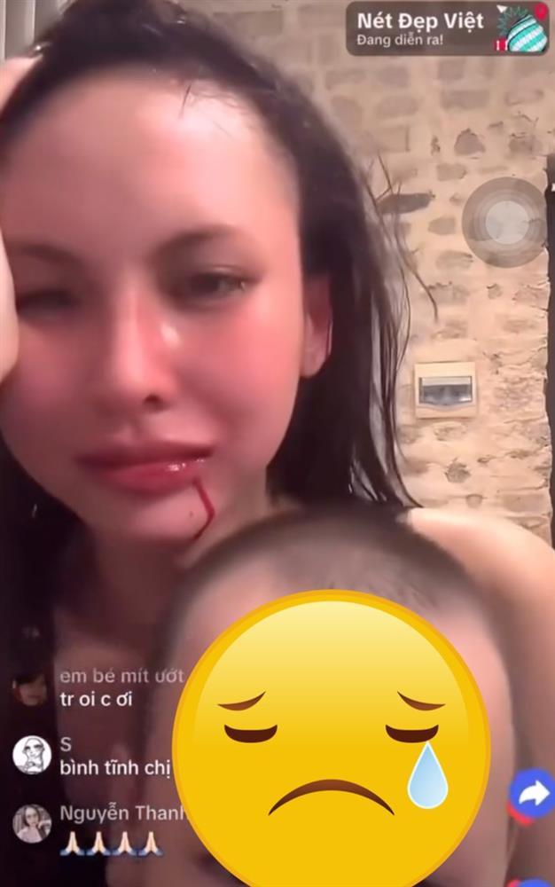 Lâm Minh miệng chảy máu, ôm con khóc trên livestream-2