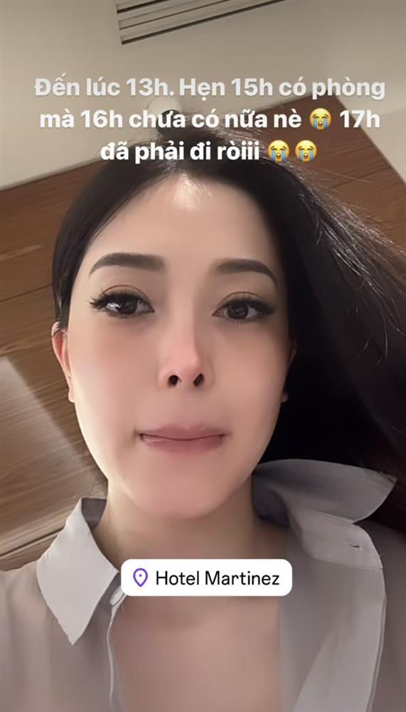 Á hậu Việt hoang mang vì gặp sự cố sát nút trong lần đầu đến LHP Cannes-1