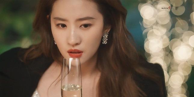 Cảnh hôn phía sau của Lưu Diệc Phi gây sốt-2