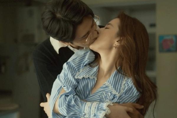 Lưu Diệc Phi rạng rỡ trong buổi họp báo, được sao nam kém tuổi này tỏ tình công khai-8