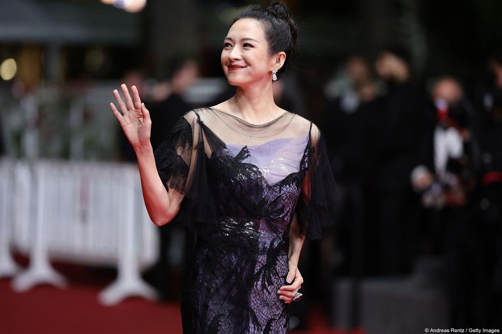 Cannes ngày 11: Vợ chồng Á hậu Phương Nga - Bình An cùng dàn mỹ nhân diện váy xẻ sâu-2