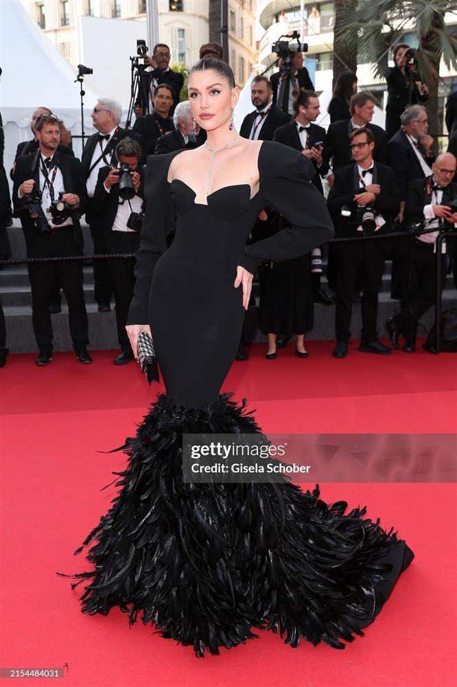 Cannes ngày 11: Vợ chồng Á hậu Phương Nga - Bình An cùng dàn mỹ nhân diện váy xẻ sâu-15