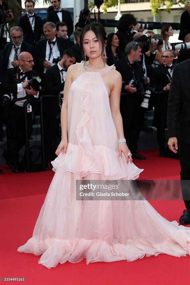 Cannes ngày 11: Vợ chồng Á hậu Phương Nga - Bình An cùng dàn mỹ nhân diện váy xẻ sâu-19