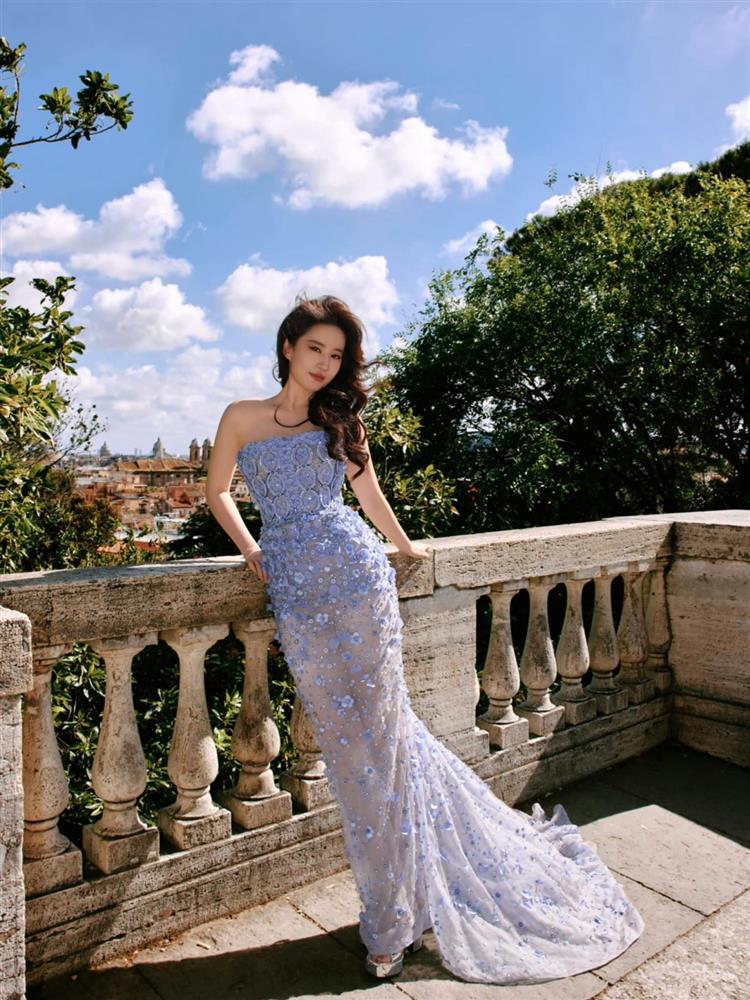 Cận cảnh chiếc váy dìm nhan sắc thần tiên tỷ tỷ của Lưu Diệc Phi-10
