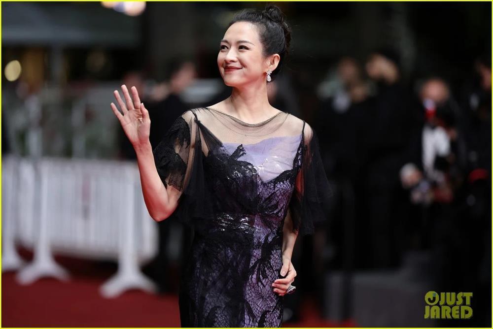 Chương Tử Di gây xôn xao trên thảm đỏ Cannes sau 5 năm vắng bóng-2