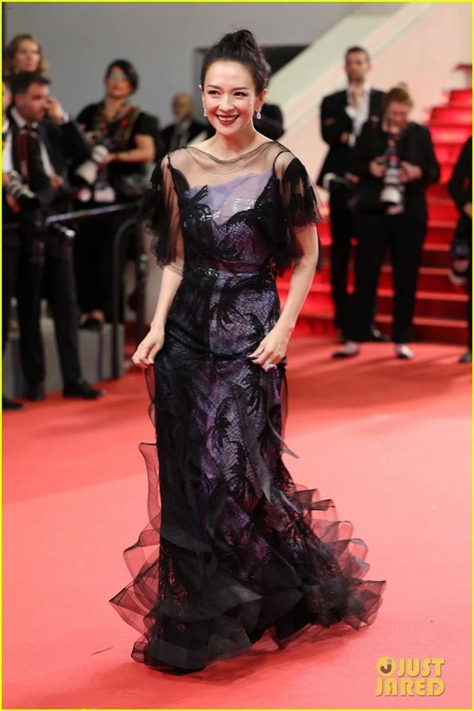 Chương Tử Di gây xôn xao trên thảm đỏ Cannes sau 5 năm vắng bóng-4