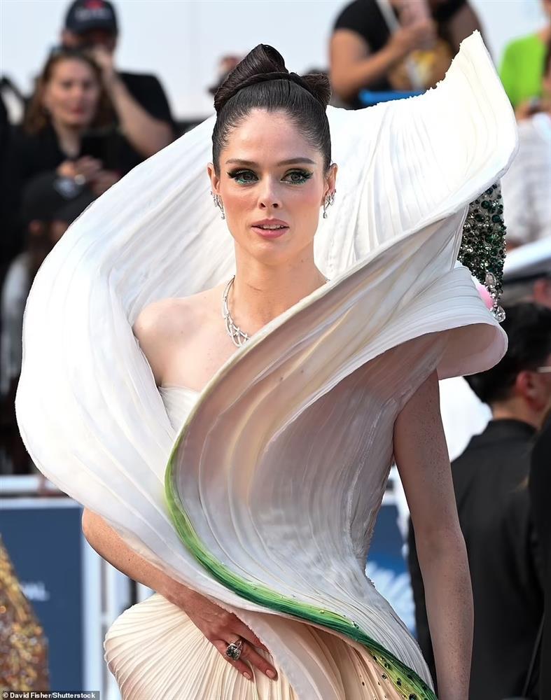 Chương Tử Di gây xôn xao trên thảm đỏ Cannes sau 5 năm vắng bóng-7