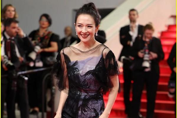 Chương Tử Di hồi sinh sau sóng gió hôn nhân, được khen nhan sắc thăng hạng ở tuổi U50-4