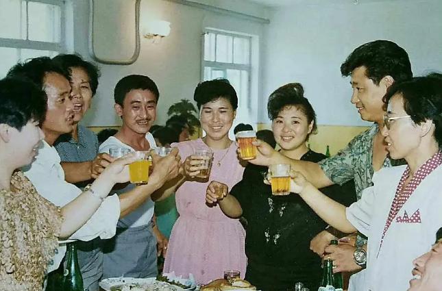 Đi họp lớp cấp 2, người râu tóc điểm bạc vẫn thất nghiệp, người ly hôn chồng khiến tôi nhận ra 5 SỰ THẬT phũ phàng!-2