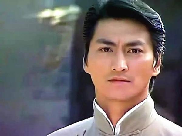 Không nhận ra Triển Chiêu đẹp trai nhất màn ảnh một thời, tóc tai luộm thuộm khiến netizen ngỡ ngàng-5