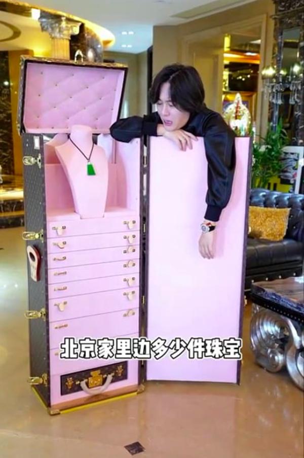 Trung Quốc dẹp bỏ hàng loạt tài khoản khoe của trên mạng xã hội-2