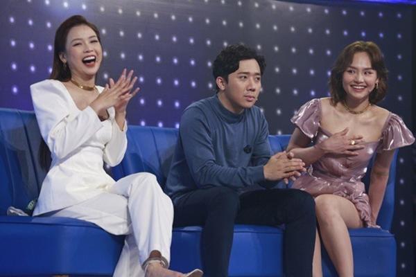 Mỹ nhân Việt nơm nớp sợ sự cố vì váy ngắn-9