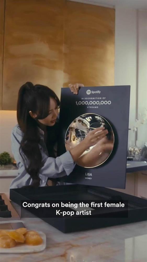 Lisa (BLACKPINK) vừa có màn trình diễn đạt 1 tỷ view chỉ trong 972 ngày-3