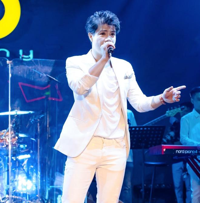 Đinh Mạnh Ninh tổ chức đám cưới tại Bắc Giang: Cô dâu lộ diện rạng rỡ, MC Phí Linh và bạn bè thân thiết tham dự-8