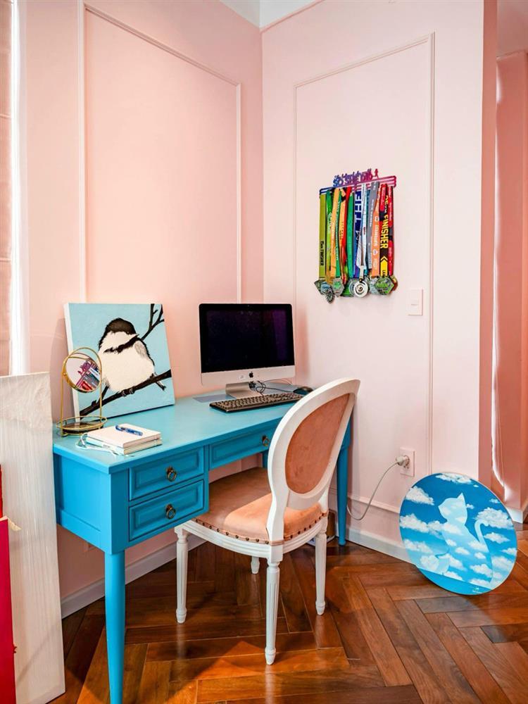 Ngôi nhà 600m2 ngập sắc màu như cung điện cổ tích của Thủy Top-7