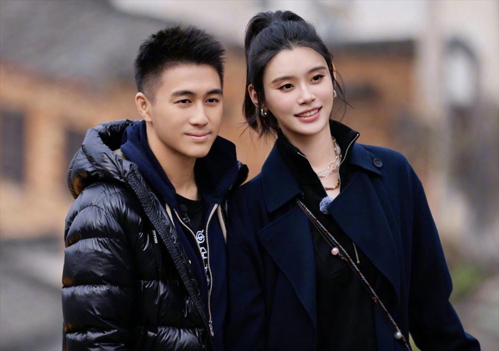 Con dâu hào môn Hề Mộng Dao bị chỉ trích vì sử dụng điện thoại trong giờ học-3