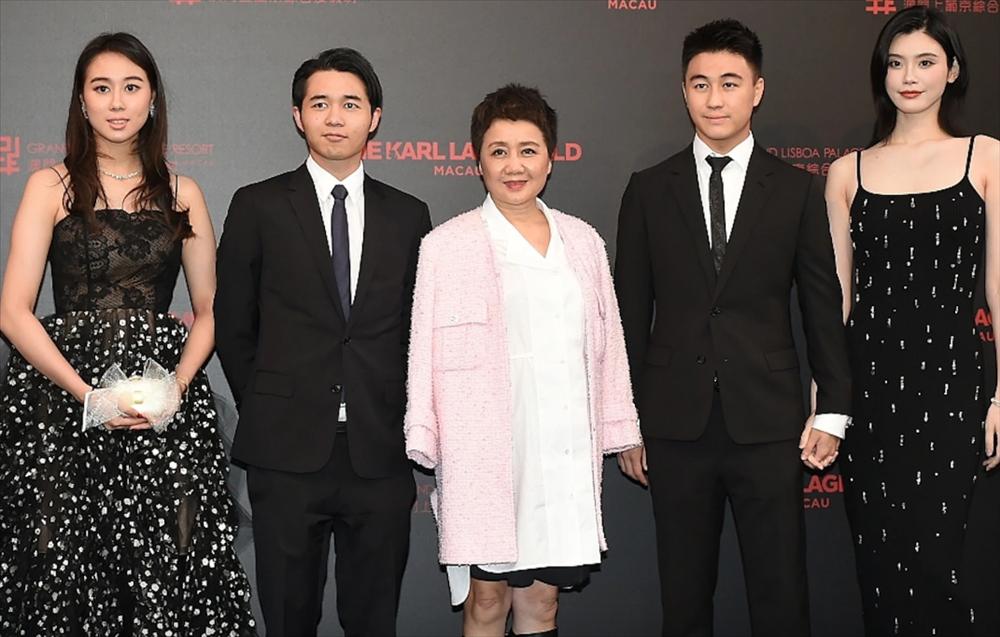 Con dâu hào môn Hề Mộng Dao bị chỉ trích vì sử dụng điện thoại trong giờ học-4