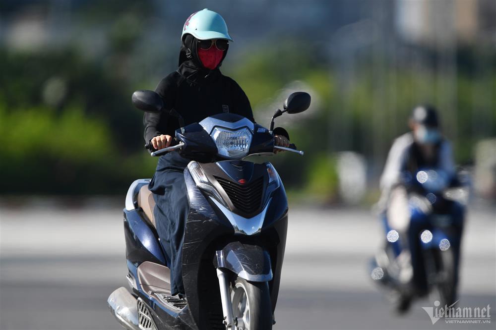 Dự báo thời tiết 27/5/2024: Hà Nội nắng nóng 36 độ, chiều tối mưa giông-1