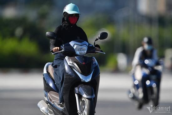 Dự báo thời tiết 27/5/2024: Hà Nội nắng nóng 36 độ, chiều tối mưa giông