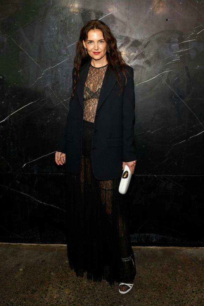 Hướng dẫn cơ bản để mặc xu hướng váy sheer cho mùa hè-9