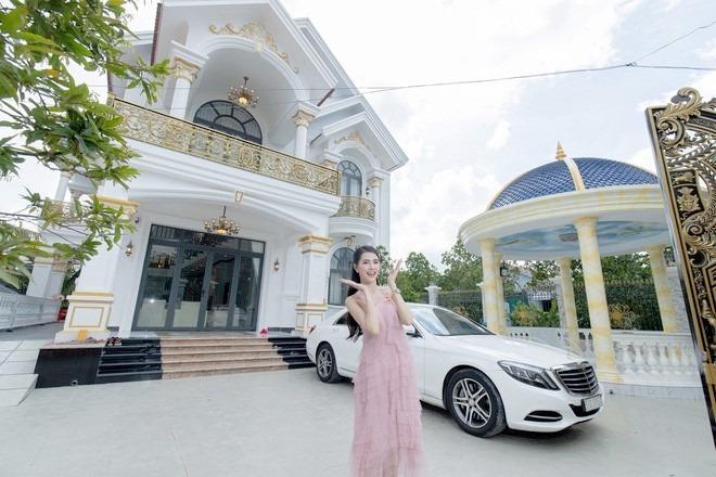 Hoa hậu Việt tặng ba mẹ biệt thự sang trọng, hoành tráng cả 1.000m2-2