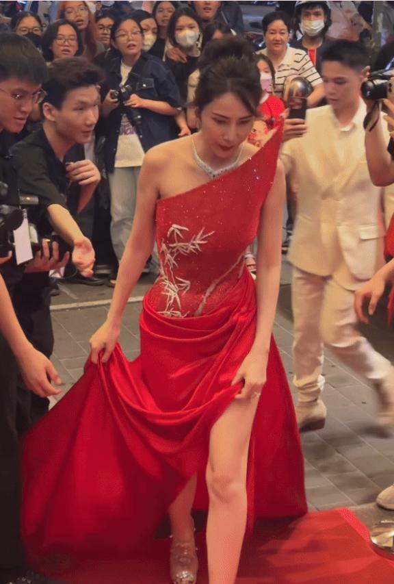 Bóc nhan sắc thật của Huyền Baby, Thủy Tiên và dàn mỹ nhân Vbiz-2