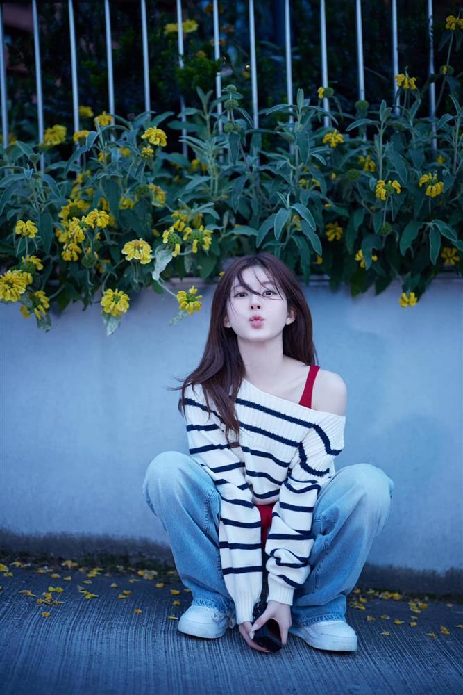 Xuất hiện với tạo hình xanh mát mắt, Triệu Lộ Tư lại bị chê già như bà cô vì điểm này?-6