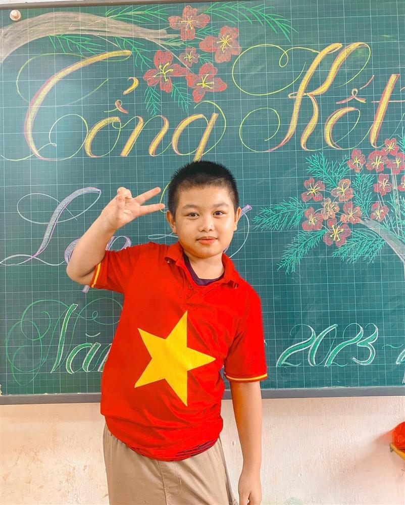 Giáo viên khoe tài trang trí bảng đẹp như tranh vẽ gây bão mạng-10