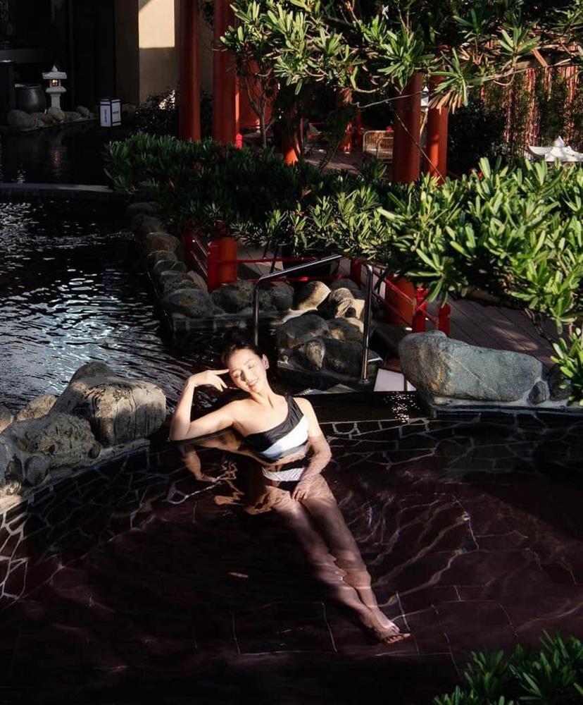 Chọn bikini cut out cực cháy đi biển như nữ diễn viên đại gia Lã Thanh Huyền-2