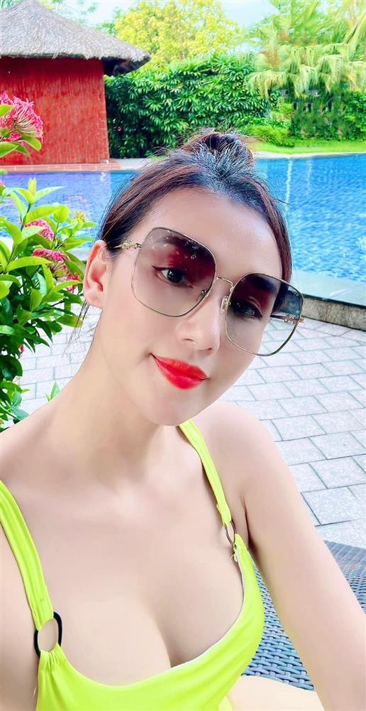 Chọn bikini cut out cực cháy đi biển như nữ diễn viên đại gia Lã Thanh Huyền-6