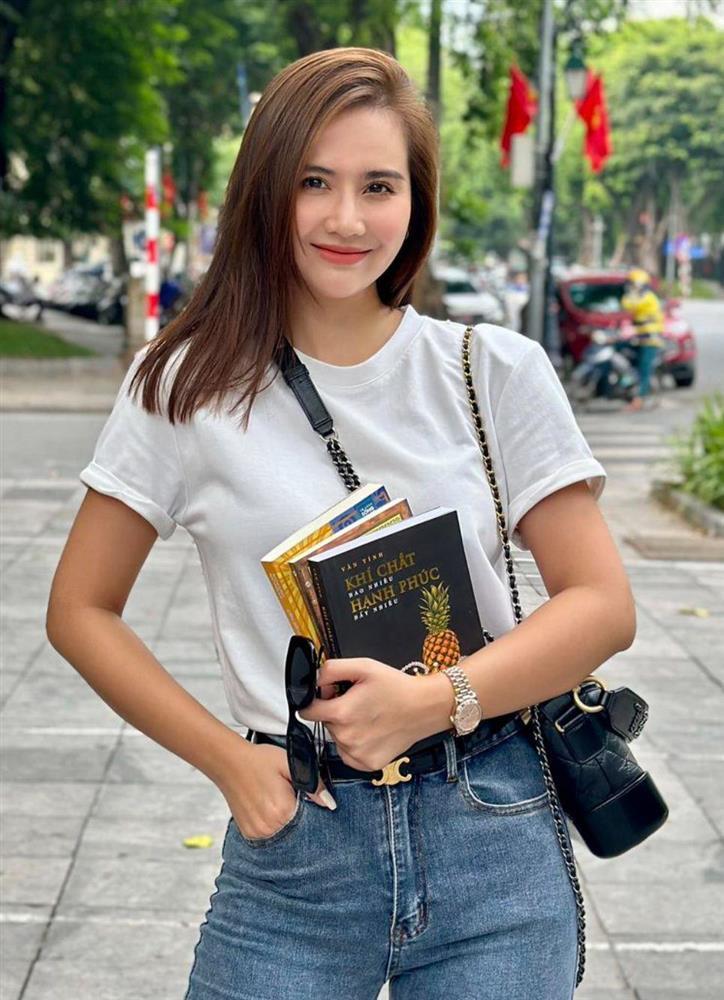 Huyền Lizzie gợi ý phối trang phục với áo ôm đơn giản, tôn hình thể đẹp-4