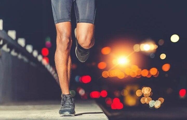 Bị công ty bắt chạy 10km mỗi đêm vì không đạt KPI, chàng trai đâm đơn kiện-1