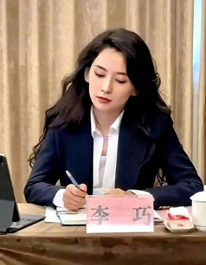 Vừa lộ tin hẹn hò chồng cũ tai tiếng của Chương Tử Di, mỹ nhân Tân Cương mất việc xịn, dân mạng tranh cãi có đáng hay không?-3