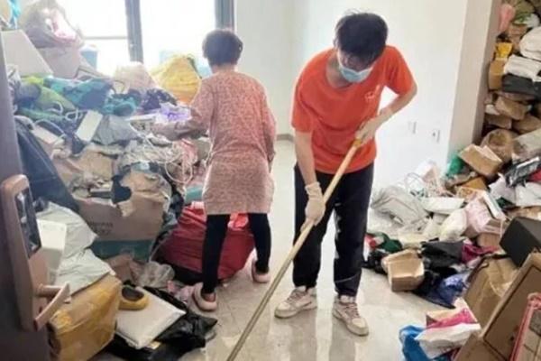 Bị mẹ bạn trai rình xem mặt mộc nhiều lần, cô gái bức xúc chia tay-2