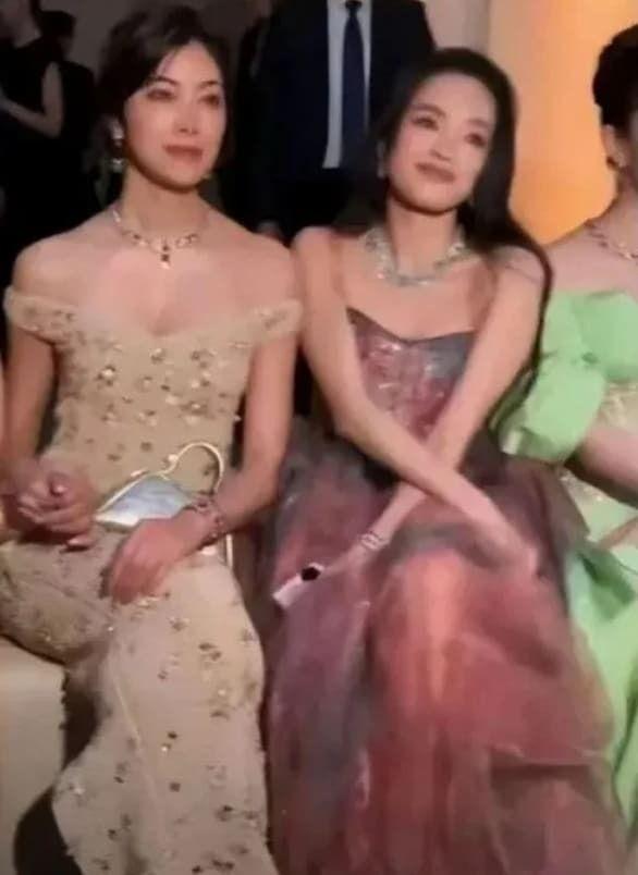 Thư Kỳ bị chèn ép-1