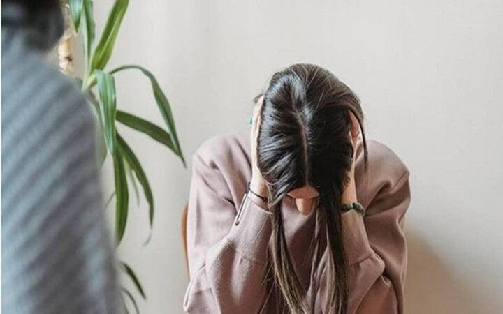 Bị mẹ bạn trai rình xem mặt mộc nhiều lần, cô gái bức xúc chia tay-1