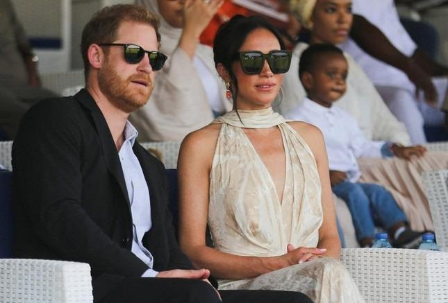 Đệ nhất phu nhân Nigeria chỉ trích Meghan Markle mặc hở-3