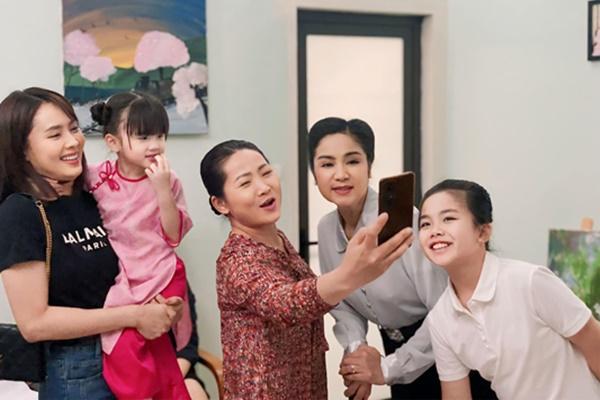 Hình ảnh trái ngược của NSND Thu Hà trên phim và ngoài đời-17