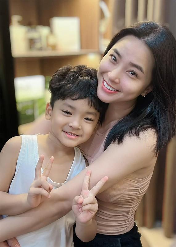 Sao Việt làm vợ 2 sung sướng như bà hoàng, được chồng chi tiền tặng quà khủng, đi du lịch sang chảnh khắp nơi-16