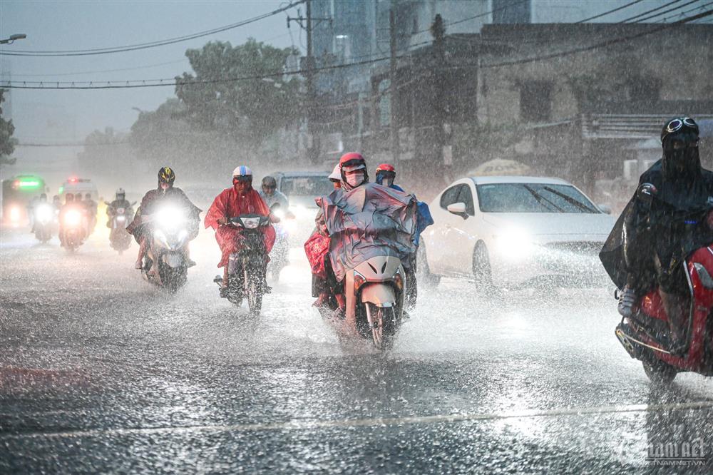 Miền Bắc mưa lớn ngày cuối tháng 5, nguy cơ sấm sét kèm gió mạnh-1
