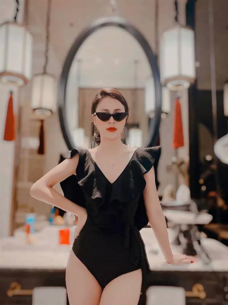 Tình địch của Hồng Diễm hiếm hoi khoe ảnh bikini-3