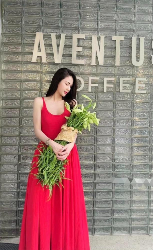 Tình địch của Hồng Diễm hiếm hoi khoe ảnh bikini-7