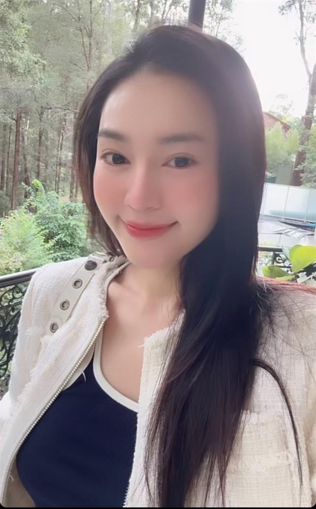 Lan Ngọc về nước bán hàng trên livestream, vẫn chưa trở lại học tại Úc-3