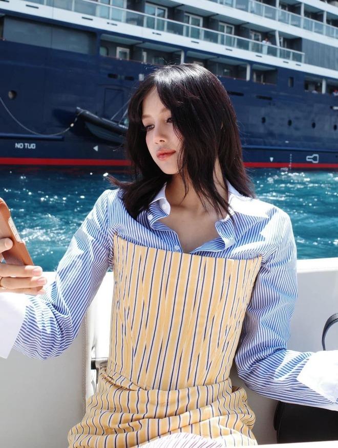 Lisa (BLACKPINK) lậm bạn trai CEO quá rồi, sơ hở là khoe tín vật tình yêu-3