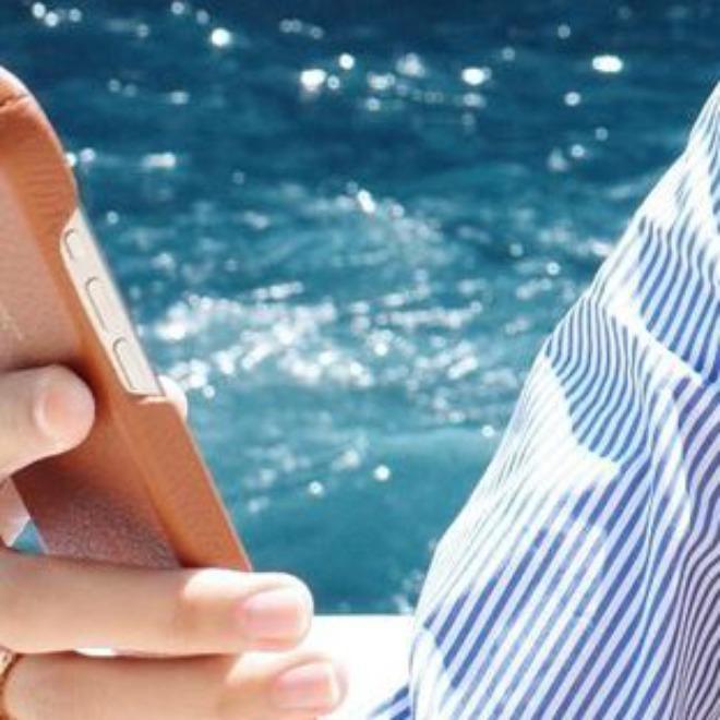 Lisa (BLACKPINK) lậm bạn trai CEO quá rồi, sơ hở là khoe tín vật tình yêu-4